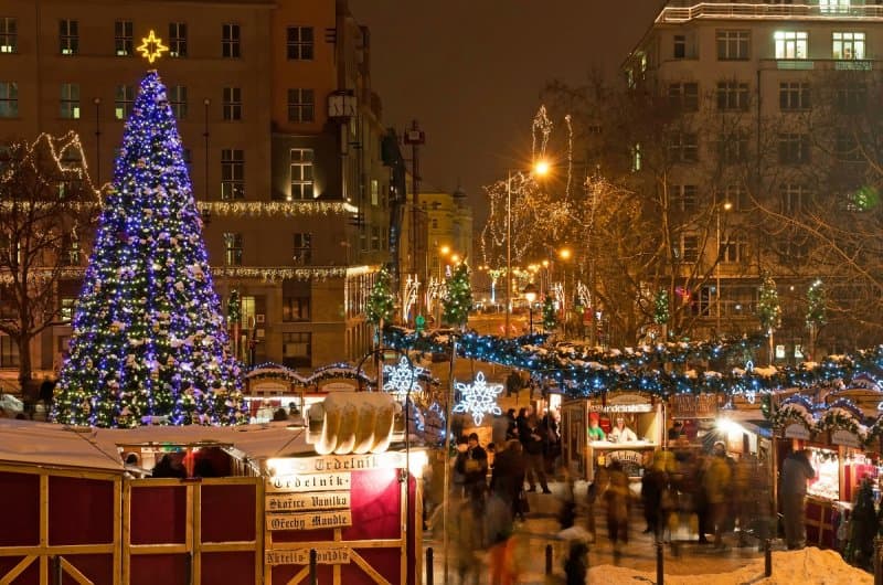 Adventné trhy v stovežatej Prahe