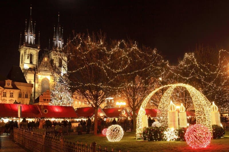 Adventné trhy v stovežatej Prahe