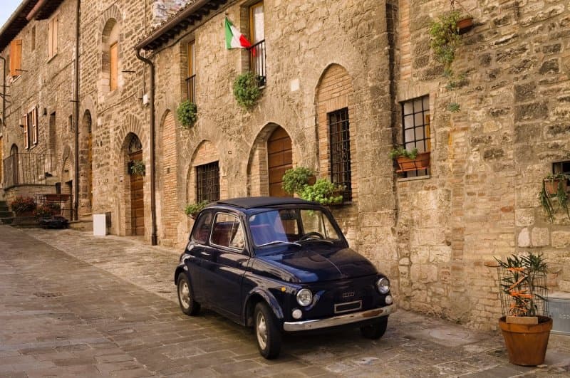 Autentická Umbria, Assisi, dedina kvetov Spello a sladké bozky v Perugii