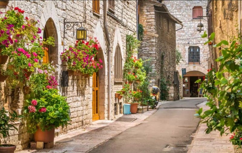 Autentická Umbria, Assisi, dedina kvetov Spello a sladké bozky v Perugii
