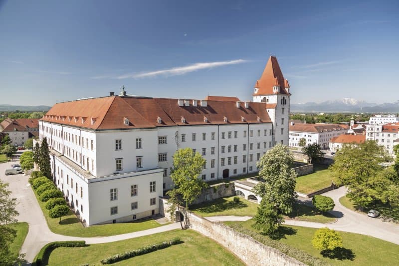 Vláčikom na horu Schneeberg, slávne buchty a mestečko Wiener Neustadt