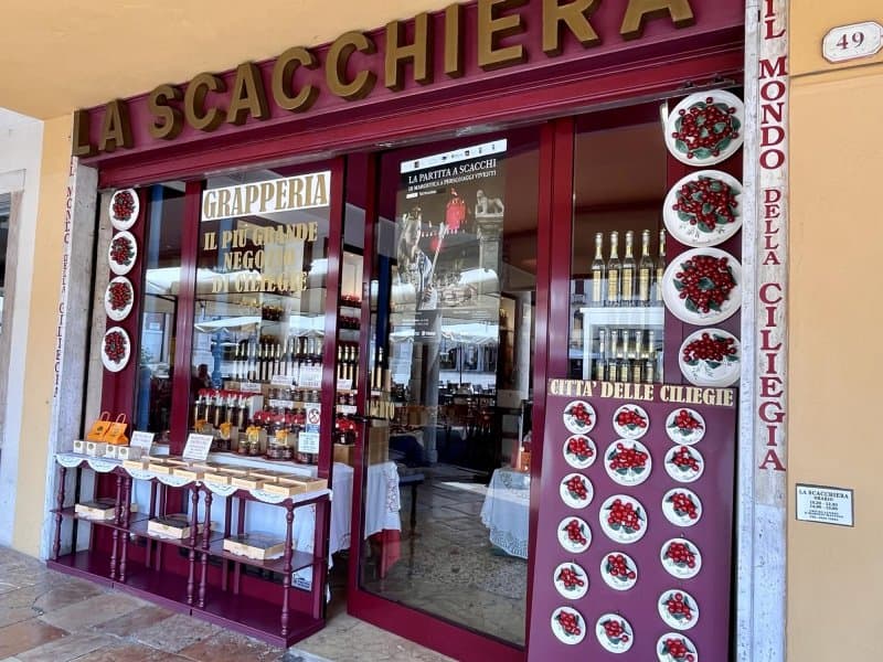 Valdobbiadene, rodisko Prosseca, Tiramisu v Trevise, šach v Marostice a romantika v Asole