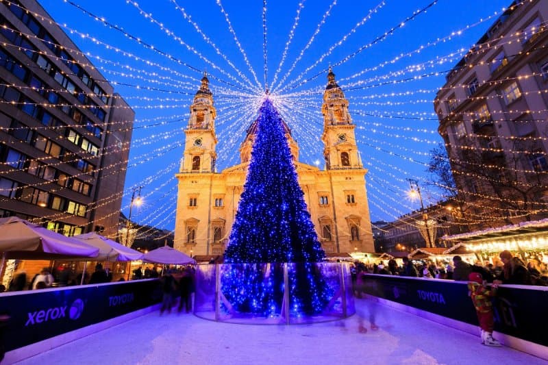 Vianočná Budapešť s plavbou a s možnosťou oddychu v Széchenyiho kúpeľoch