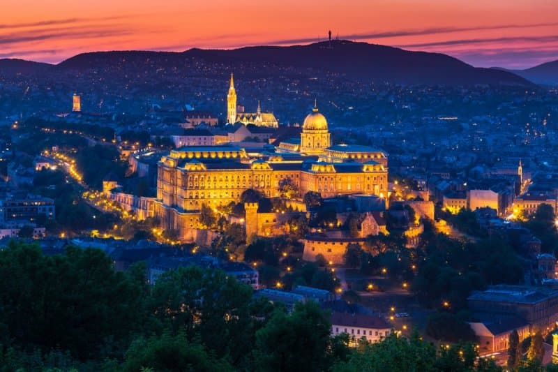 Vianočná Budapešť s plavbou a s možnosťou oddychu v Széchenyiho kúpeľoch