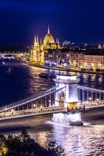 Vianočná Budapešť s plavbou a s možnosťou oddychu v Széchenyiho kúpeľoch