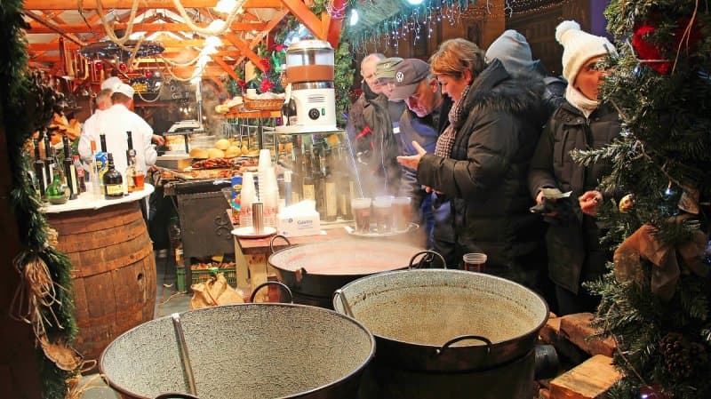 Vianočná Budapešť s plavbou a s možnosťou oddychu v Széchenyiho kúpeľoch