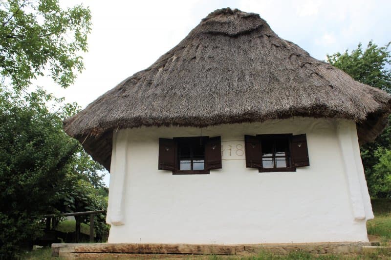 Tajomný Báthoryčkin hrad Lockenhaus a historické vínne pivničky