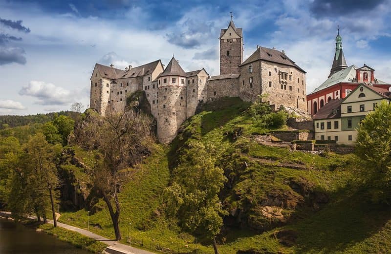 Slávne Karlove Vary - Becherovka, kúpele, skláreň, záhadný zámok