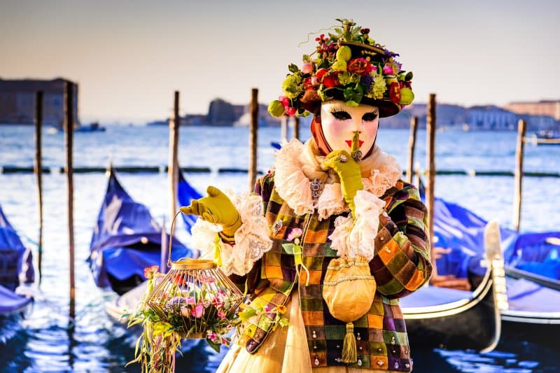Benátsky karneval  a farebný ostrov Burano
