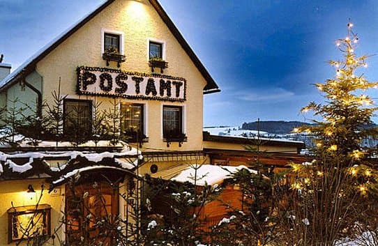 Rakúske mesto Vianoc Steyr a adventný Linz