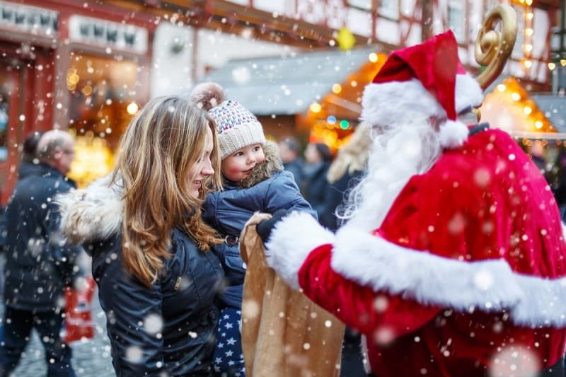Rakúske mesto Vianoc Steyr a adventný Linz