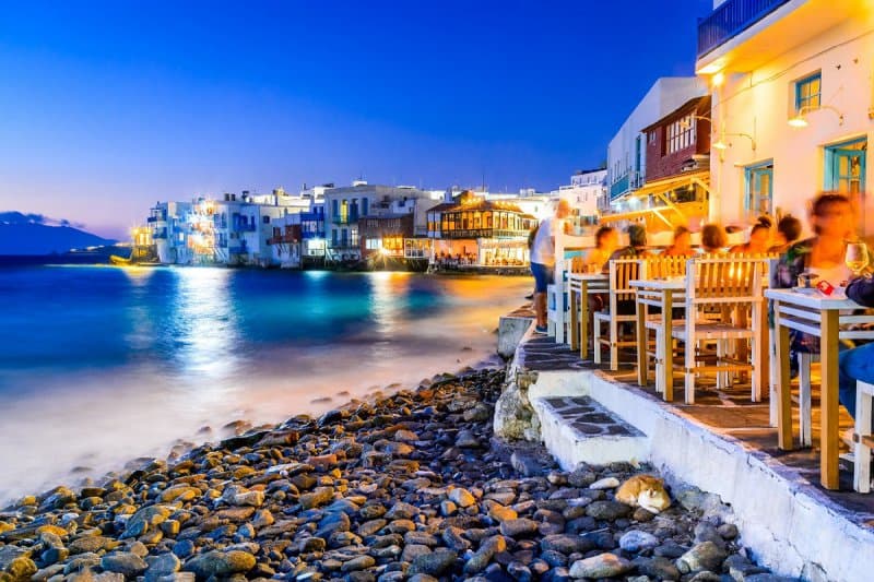 Mykonos, ostrov veterných mlynov, celebrít a podmanivej krásy LETECKY