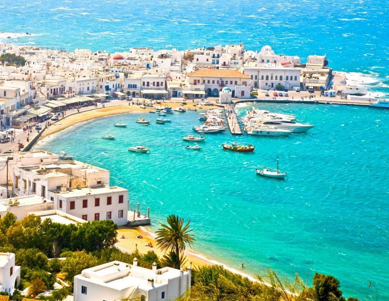 Mykonos, ostrov veterných mlynov, celebrít a podmanivej krásy LETECKY