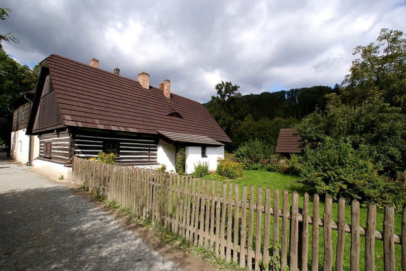 Safari Dvůr Králové, perníková chalúpka, zámok a čarovné Babičkino údolie