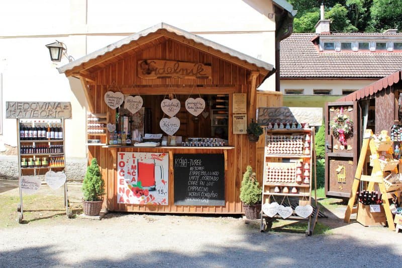 Safari Dvůr Králové, perníková chalúpka, zámok a čarovné Babičkino údolie