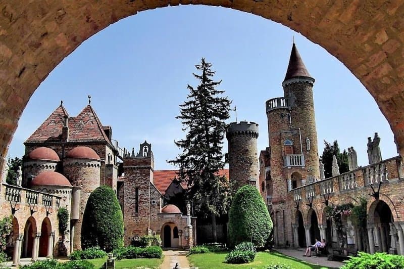 Hrad vrúcnej lásky Bory-vár a kráľovský Stoličný Belehrad