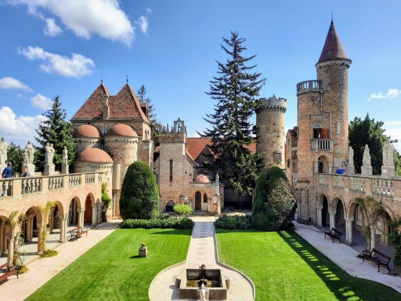 Hrad vrúcnej lásky Bory-vár a kráľovský Stoličný Belehrad