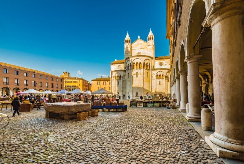 Gurmánsky taliansky raj a svet Ferrari, Bologna, Parma a Modena LETECKY