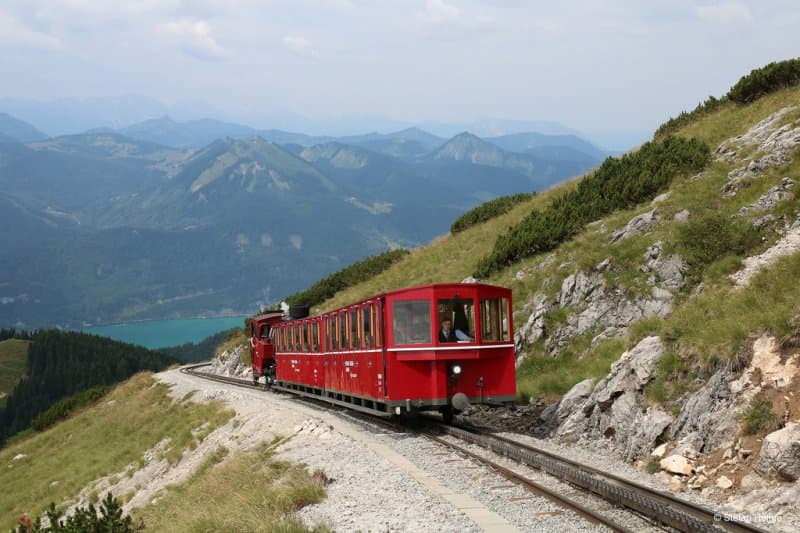 Alpská rozprávka - lokomotívou na horu Schafberg a krása alpského jazera