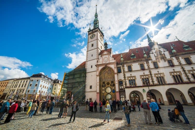 Rozprávkový hrad Bouzov a Olomouc, mesto fontán