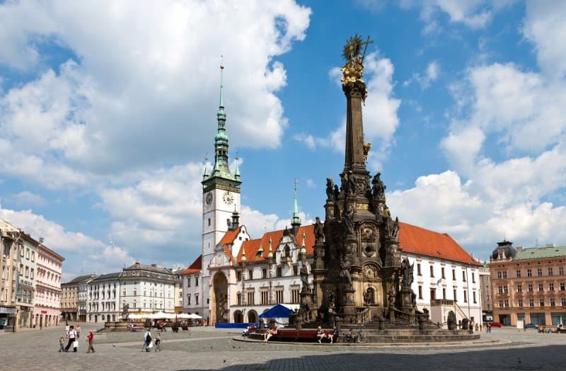 Rozprávkový hrad Bouzov a Olomouc, mesto fontán