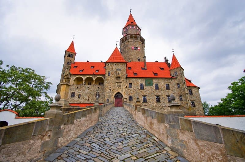 Rozprávkový hrad Bouzov a Olomouc, mesto fontán