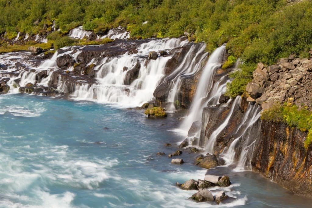 Vodopády Hraunfossar