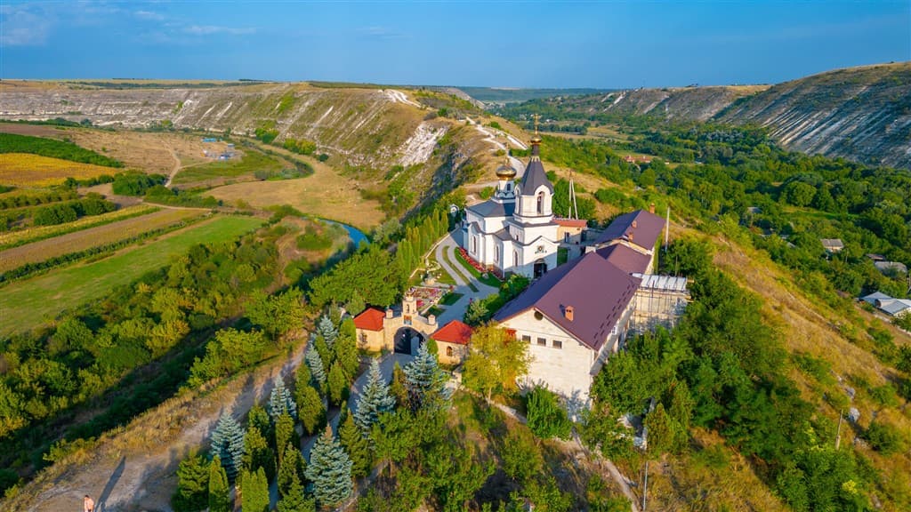 Moldavsko - medzi vinicami a históriou