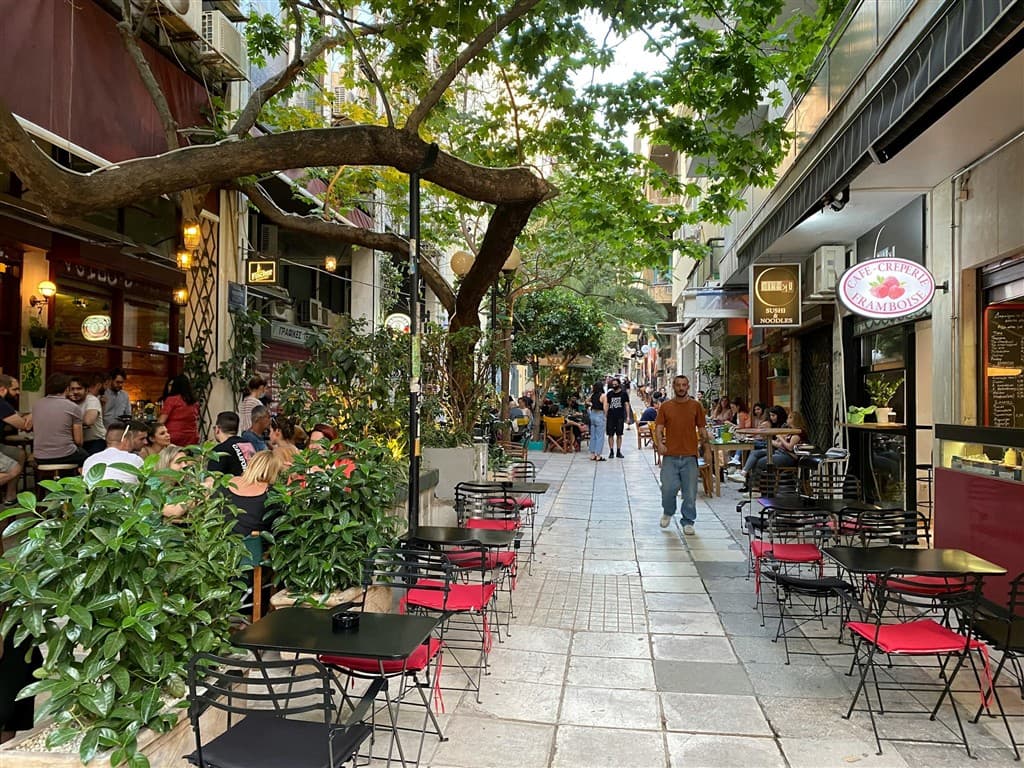 Reštaurácie na ulici v Aténach.
