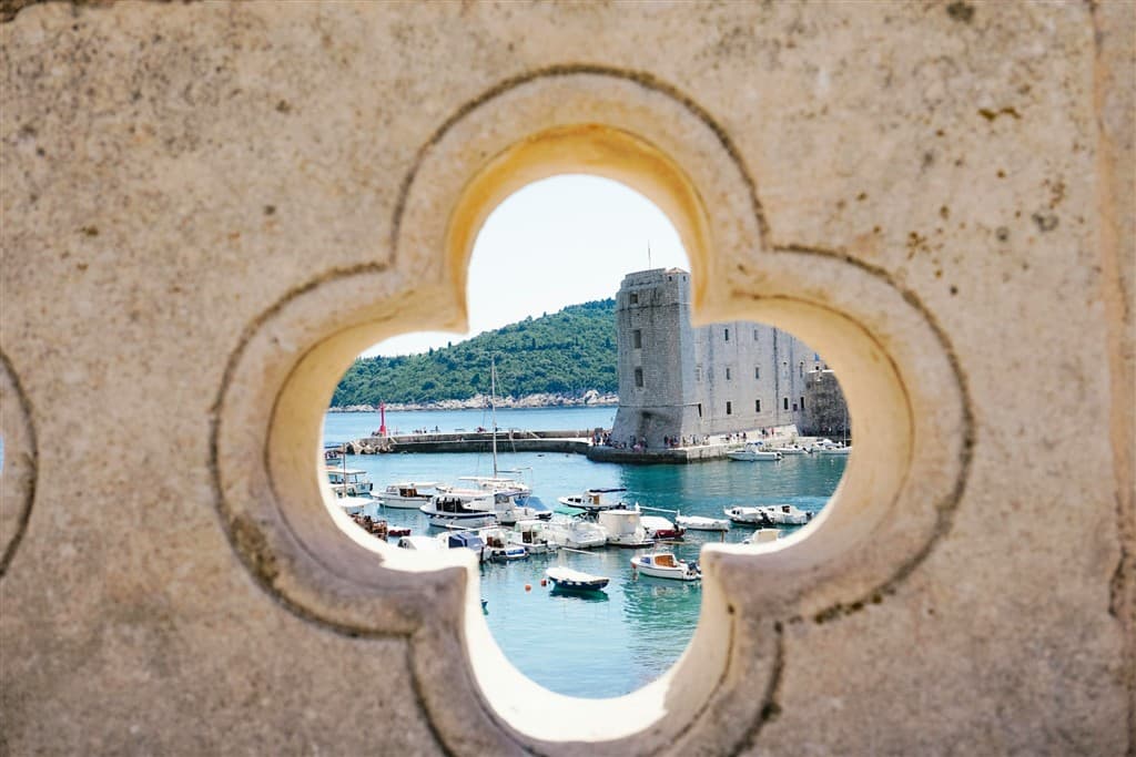 Dubrovník s morom a starý dom.