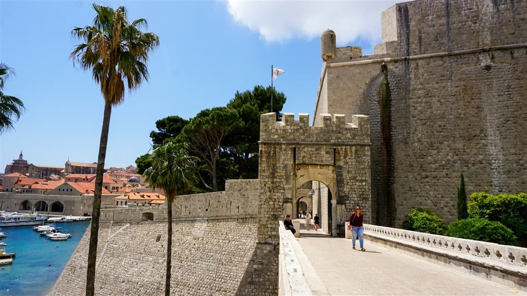 Brána Pile pri mori v Dubrovníku.