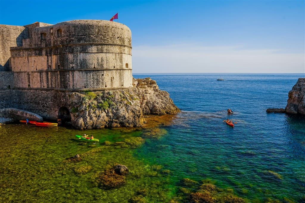 Hradby a more v Dubrovníku.