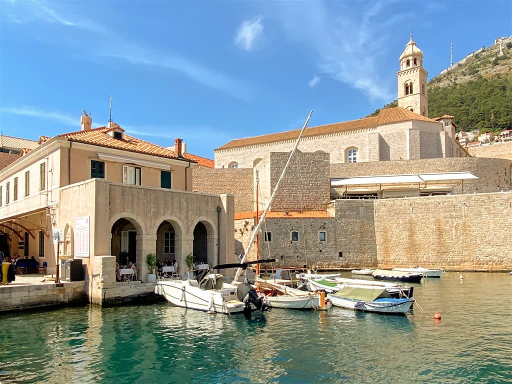 Prístav a lode v Dubrovníku.