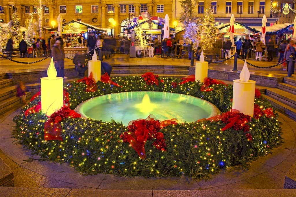Advent v Záhrebe -  veľký adventný veniec