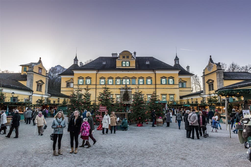 Salzburg - Čertovská družina v soľnej komore - trhy