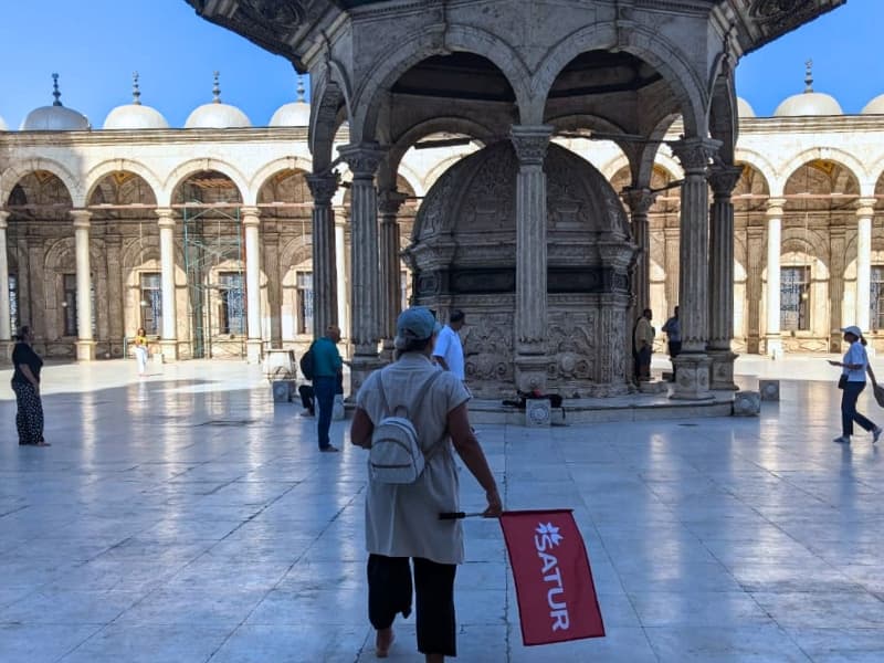 Sprievodkyňa Miška Malcovská na nádovrí Alabastrovej mešity Mohameda Aliho v Káhire