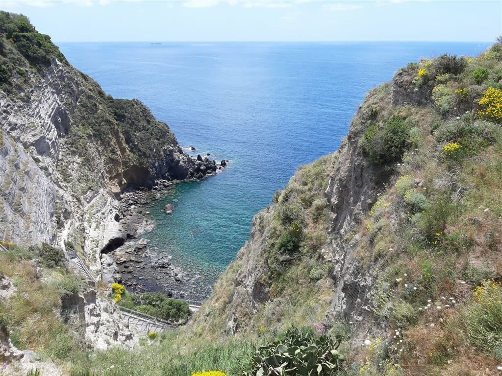 Ischia s pobytom pri mori a v termálnych kúpeľoch