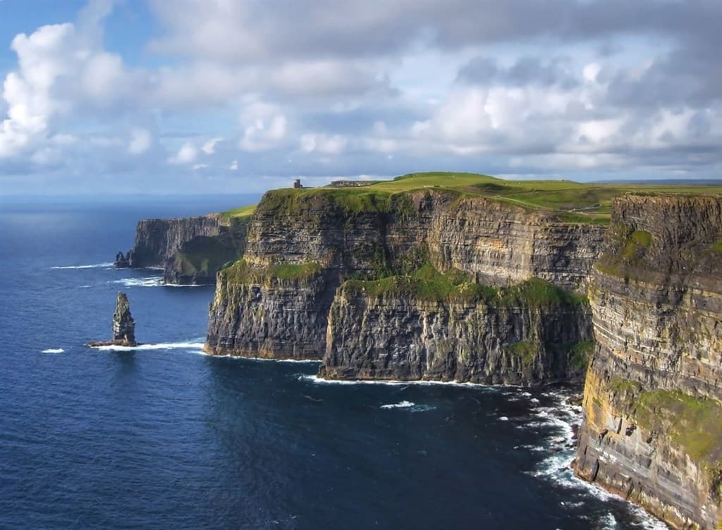 Cliffs of Moher pobrežie s útesmi