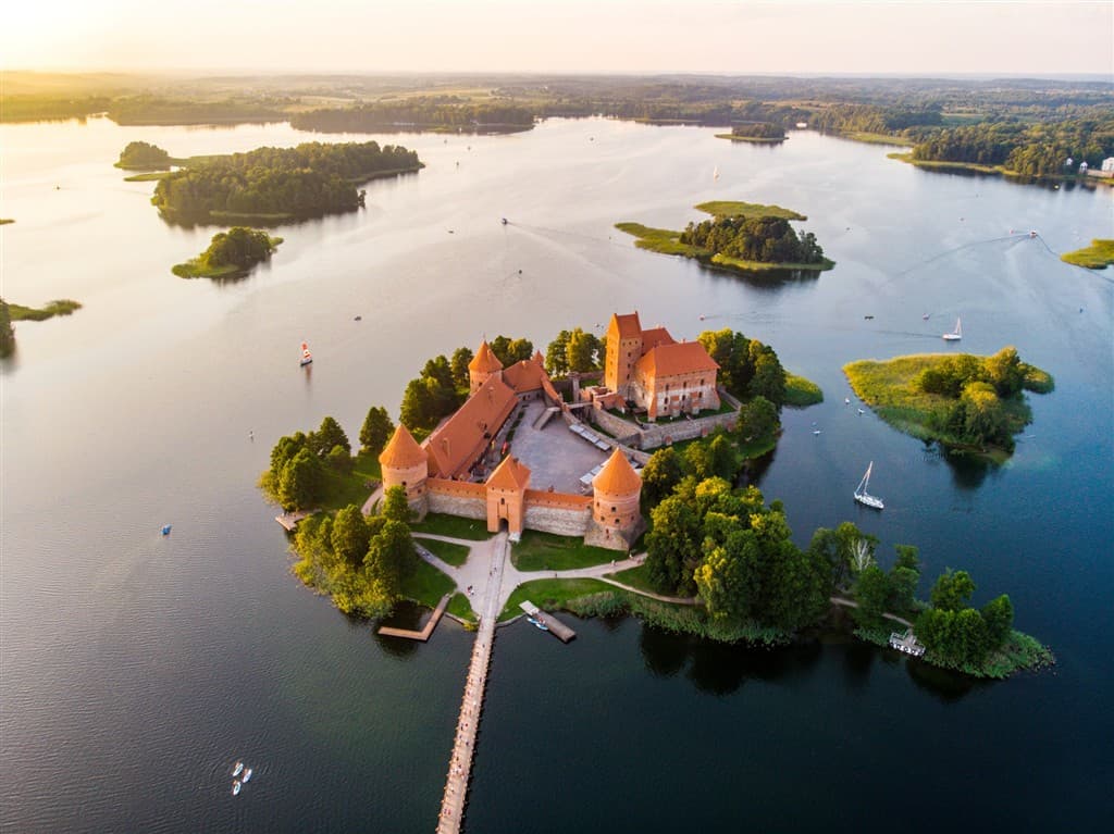 Barokový Vilnius a ostrovný hrad Trakai