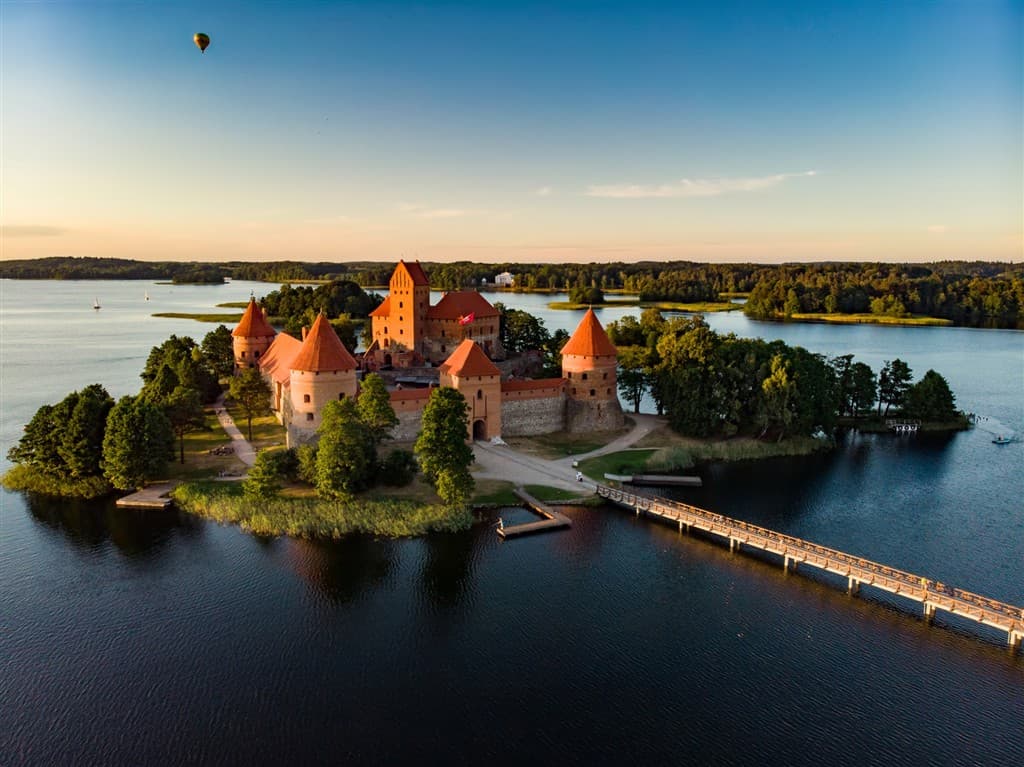 Barokový Vilnius a ostrovný hrad Trakai