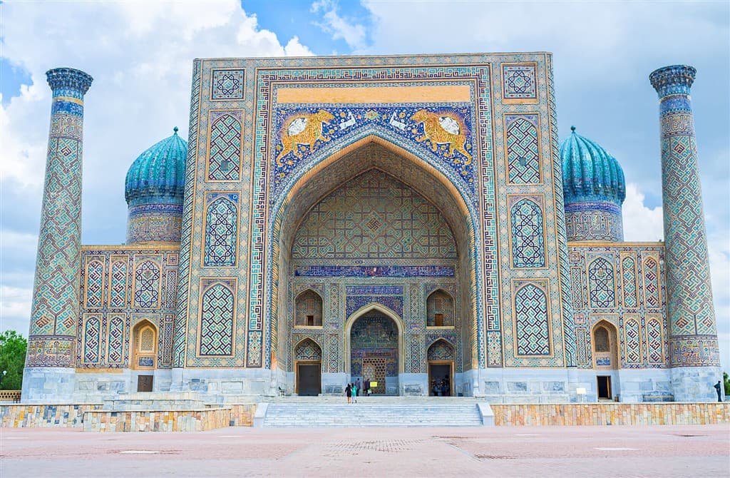 Sher Dor Medressa-Samarkand