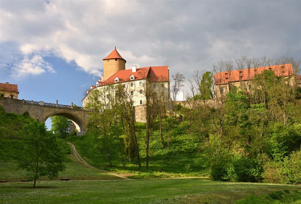 Hrady a zámky strednej Moravy