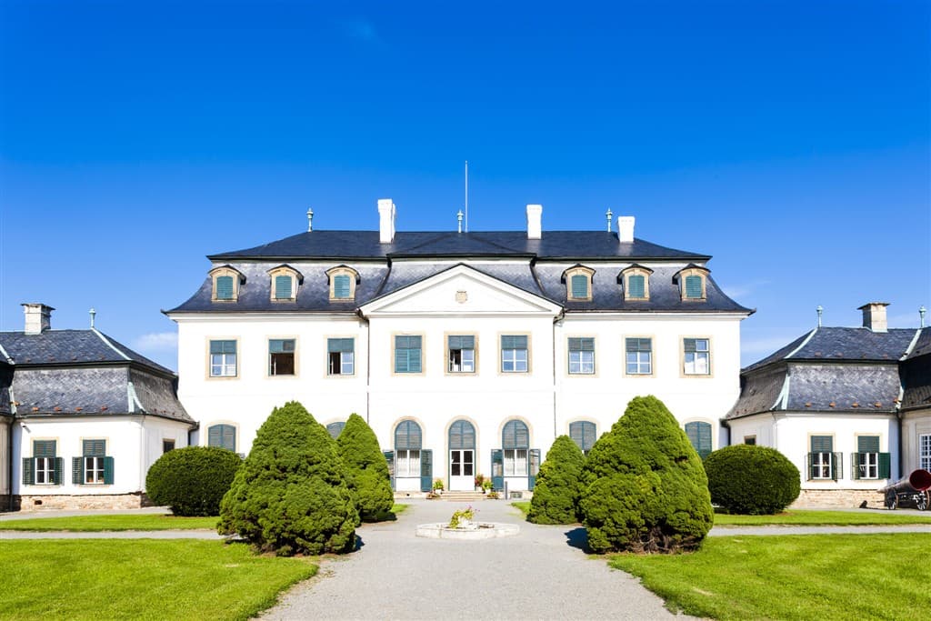 Hrady a zámky strednej Moravy