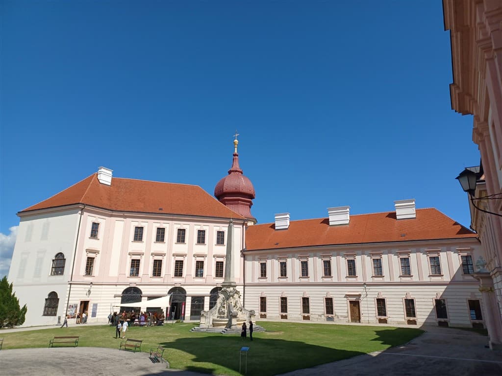 Marhuľové slávnosti