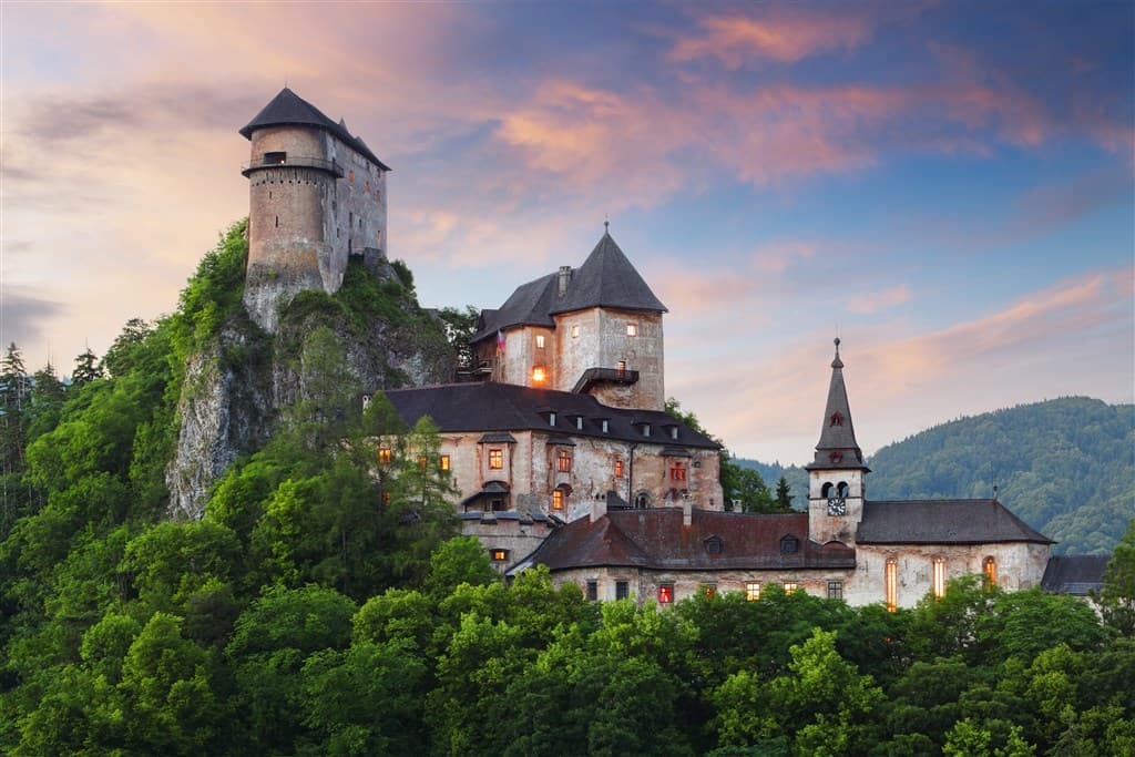 Oravský hrad, skanzen v Zuberci a drevené kostolíky, poznávací zájazd