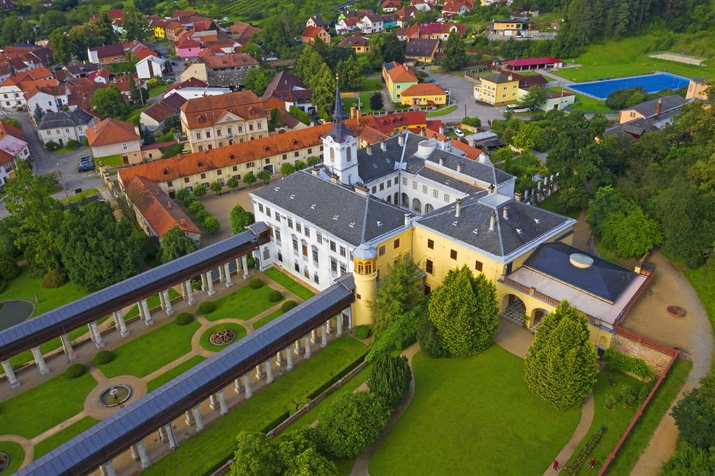 Zámky Rajec nad Svitavou, Lysice a Kunštát