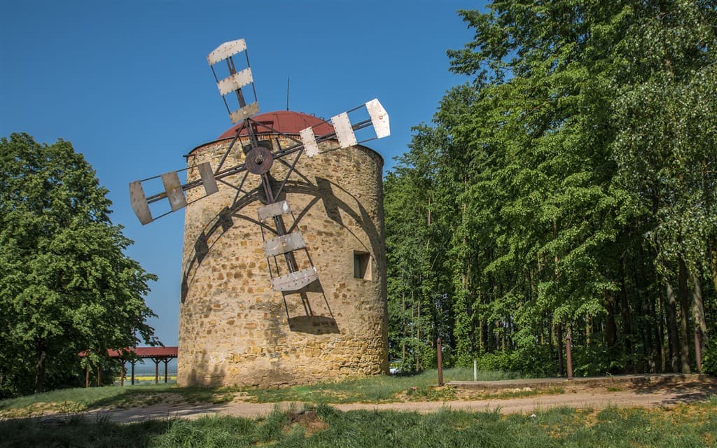 Strážnice, Skalica, Holíč