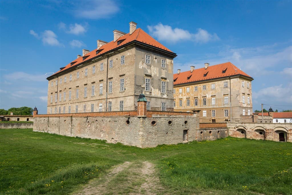 Strážnice, Skalica, Holíč