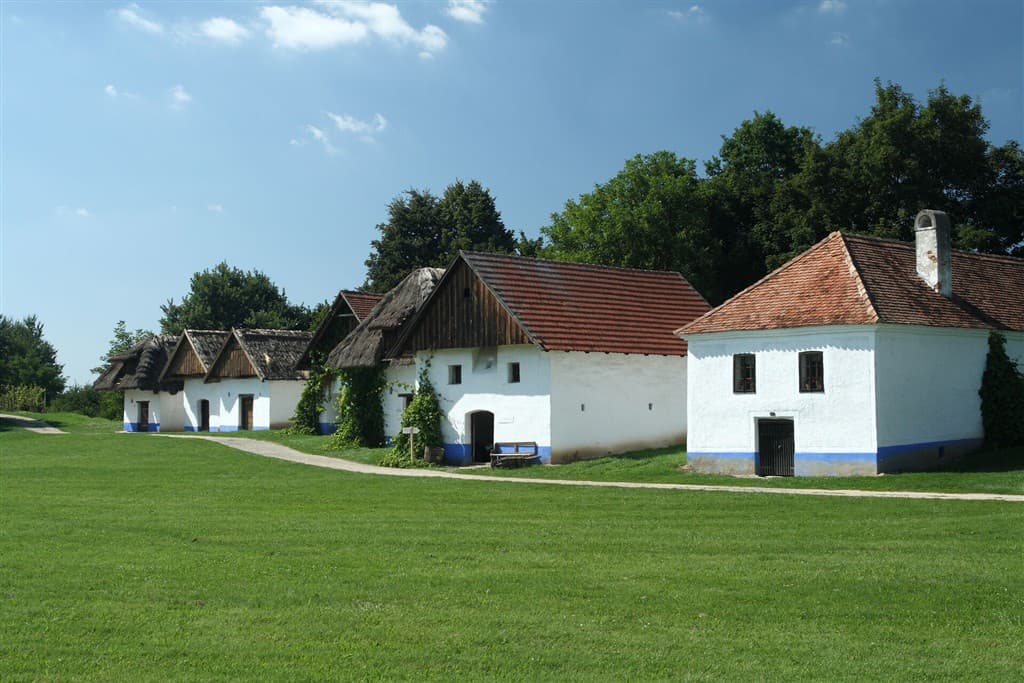 Strážnice, Skalica, Holíč