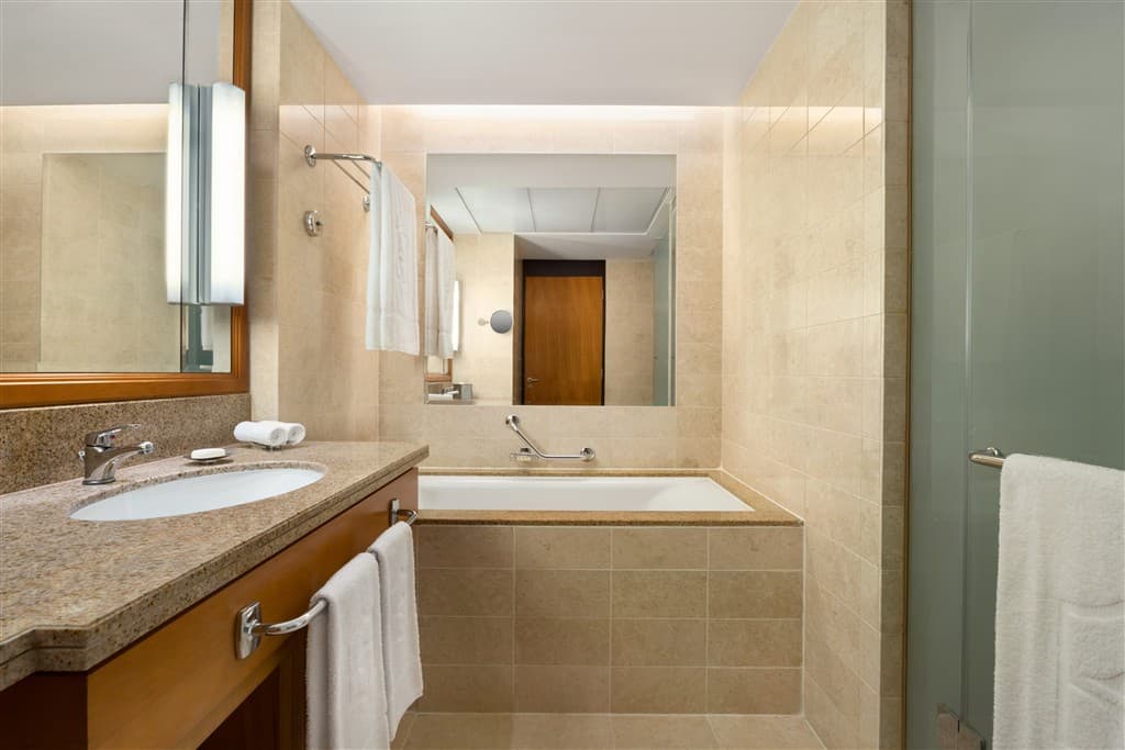 DoubleTree by Hilton Muscat Al Waha (ex. Shangri-La Barr Al Jissah- Al Waha) (Planet Fun)